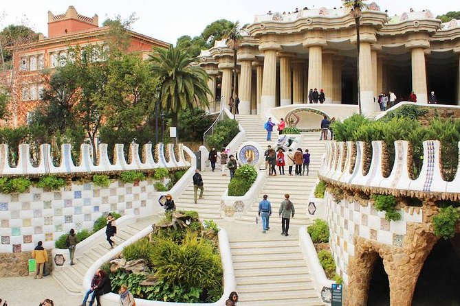 Barcelona in 1 Day: Sagrada Familia, Park Guell,Old Town & Pickup - Eixample Drive-By: Passeig de Gràcia and Gaudí’s Apartment-Block Drama
