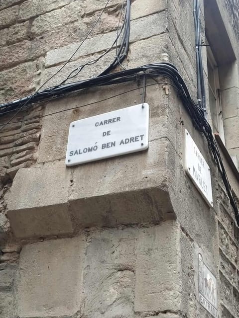 Barcelona: Jewish Tour by a Jewish guide - Gothic Quarter Walk: City Hall, Roman Corners, and Hebrew Clues