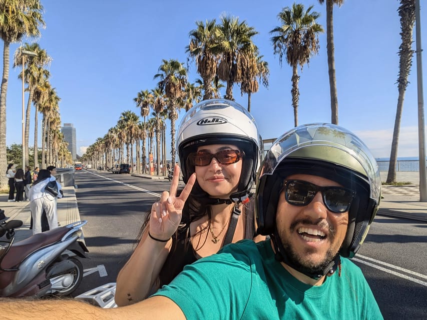 Barcelona Kick Start: 2-Hour Guided Scooter Tour - Getting to Pg. de Gràcia and the helmet-and-pillion setup