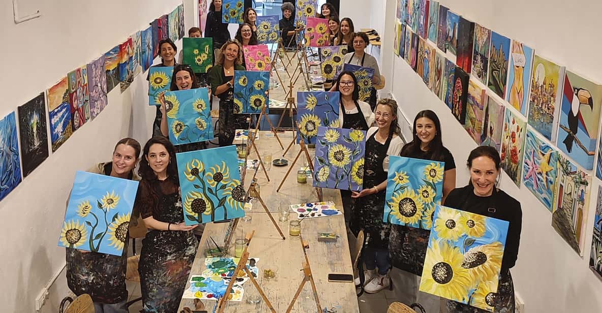 Barcelona: Learn to paint, sip wine, enjoy snacks & music - Entering the Arte Bar studio and finding your start point