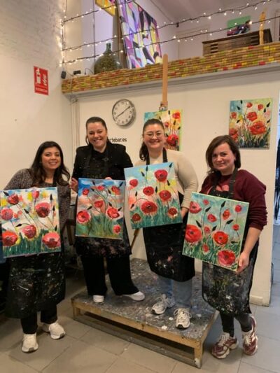 Barcelona: Learn to paint, sip wine, enjoy snacks & music - The welcome routine: drinks, snacks, music, and getting your supplies