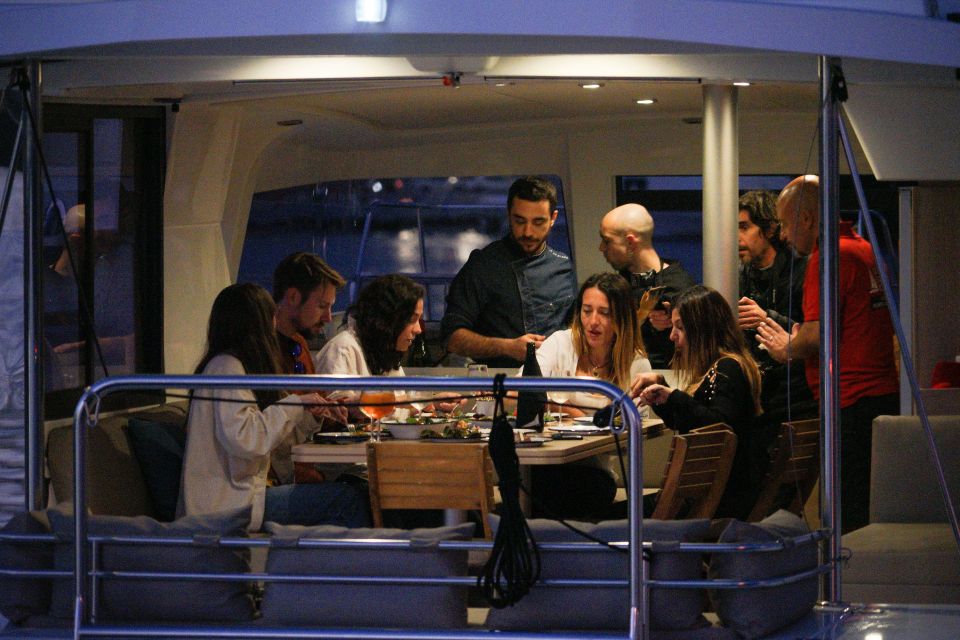 Barcelona: Lunch or Dinner on the Mediterranean Sailing Tour - Dinner afloat: the 3-course Mediterranean meal plan