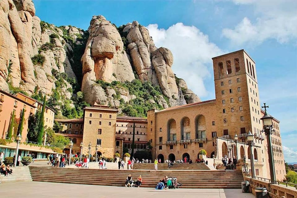 Barcelona: Monserrat, Castle and Salt Private Tour - Cardona Castle: towers, San Vicente, and why it mattered in 1714