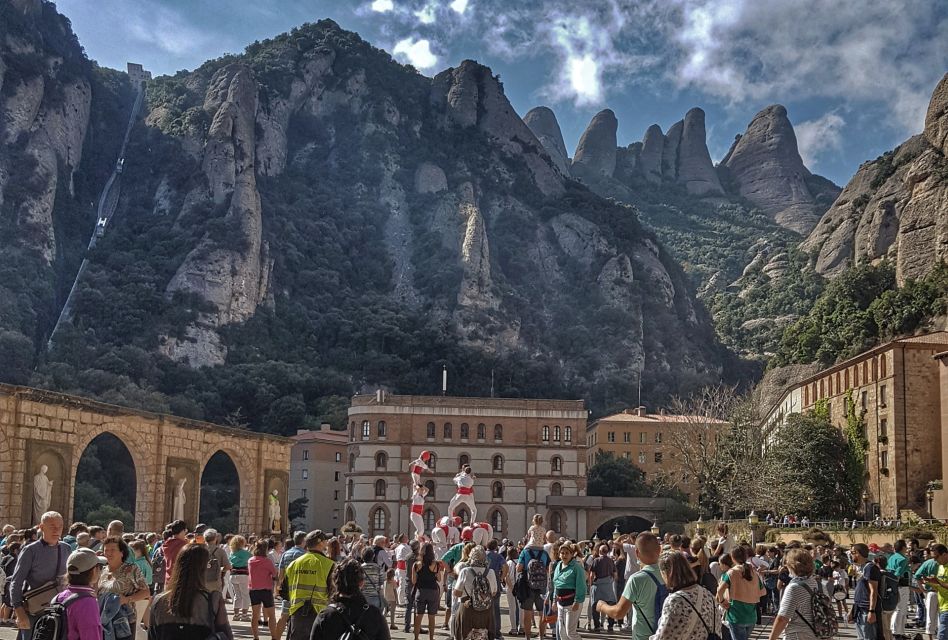 Barcelona: Montserrat Hiking Experience and Monastery Visit - From Barcelona to Montserrat: the ride that sets the tone