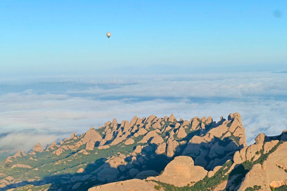 Barcelona: Montserrat Hot-Air Balloon & Monastery Experience - Practical tips for a comfortable flight day (and better photos)