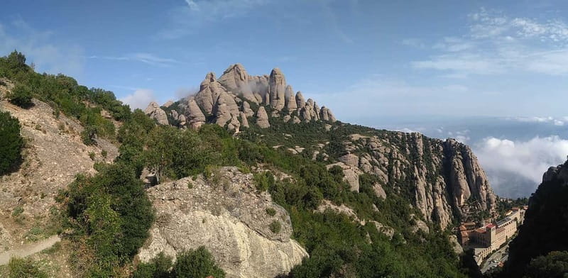Barcelona: Montserrat Monastery and Natural Park Guided Tour - Quick stop at the food market: local flavors, short and sweet