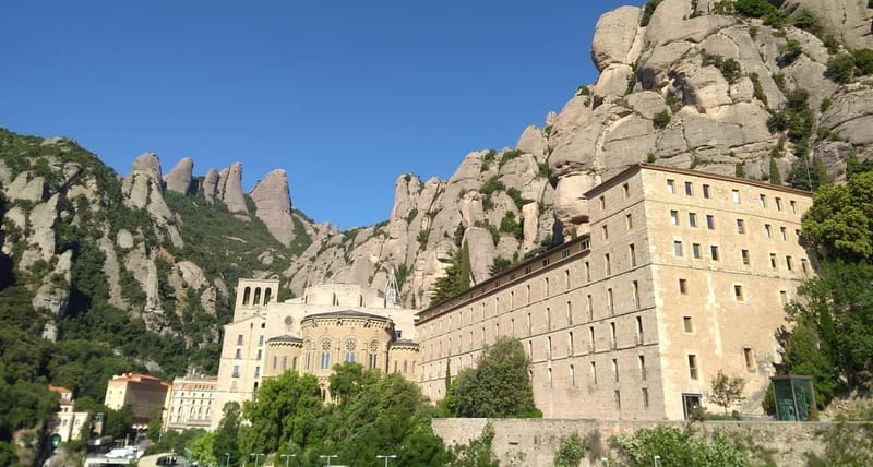 Barcelona: Montserrat Monastery and Natural Park Guided Tour - From Passeig de Gràcia to the mountain: a smooth start