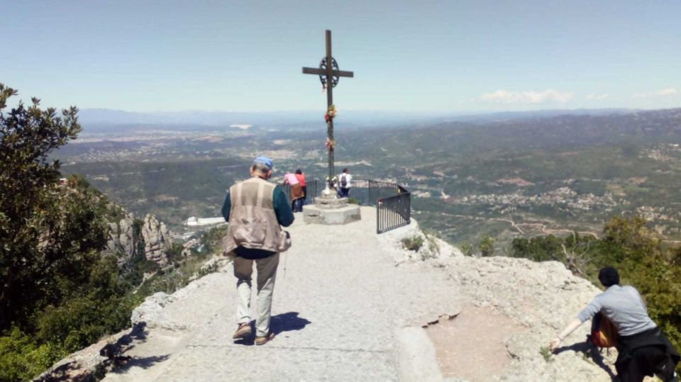 Barcelona: Montserrat Private Trip with Monastery Ticket - Santa Maria Square Farmers Market: Your First Taste of Catalonia