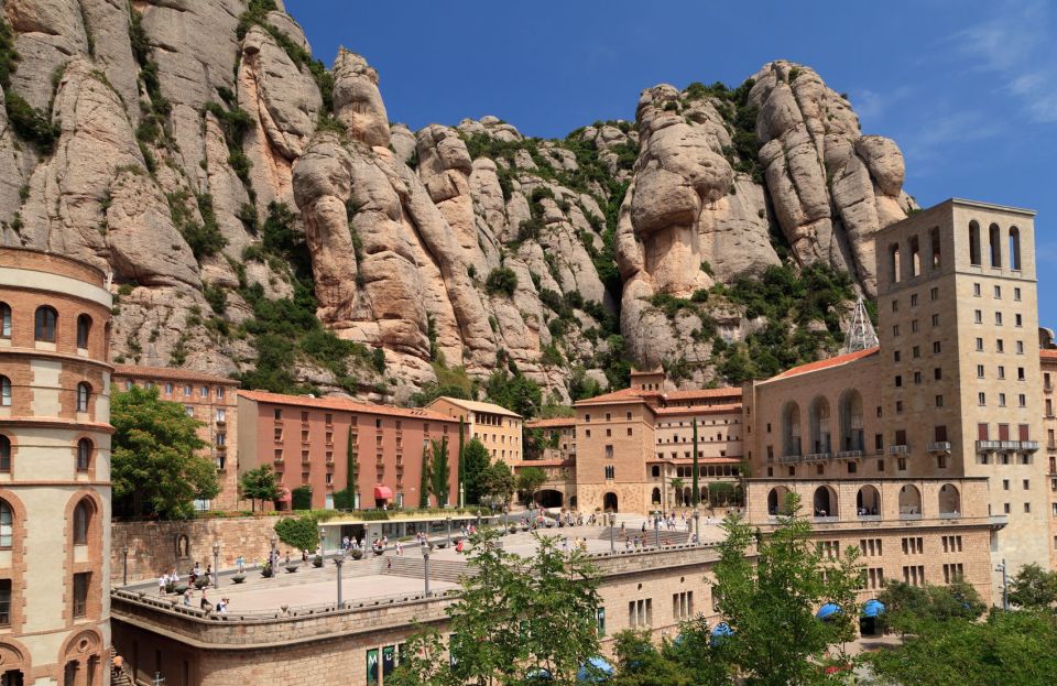 Barcelona: Montserrat & Sagrada Familia Guided Tour - Why This Combo Tour Makes Sense in Barcelona