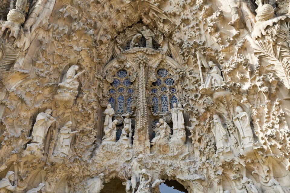 Barcelona: Montserrat & Sagrada Familia Guided Tour - The Ride to Montserrat: Comfort, Views, and Losing Less Time