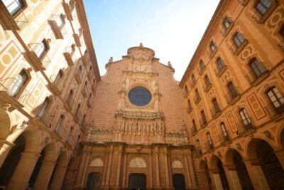 Barcelona: Montserrat & Sagrada Familia Guided Tour - Meeting Points and Timing: Two Tours, One Plan