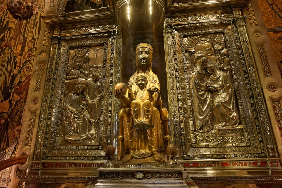 Barcelona: Montserrat Tour with Lunch & Wine Tasting Option - Upgrading to Finca Ca n’Estella: vineyards, a family operation, and lunch