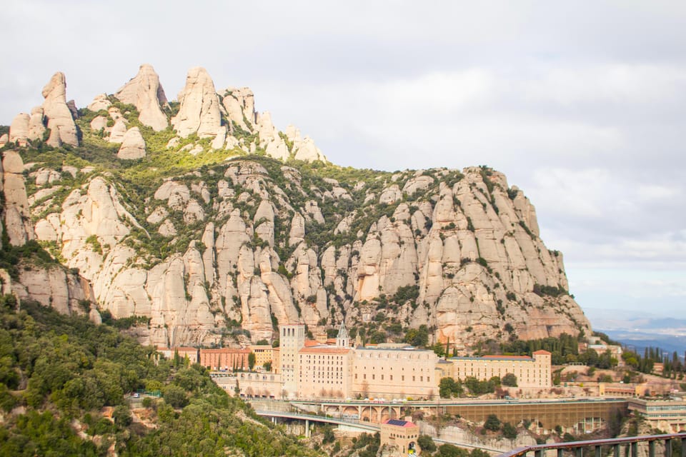 Barcelona: Montserrat, Winery Tour & Lunch with Wine Tasting - Up the mountain by cogwheel train: the view payoff