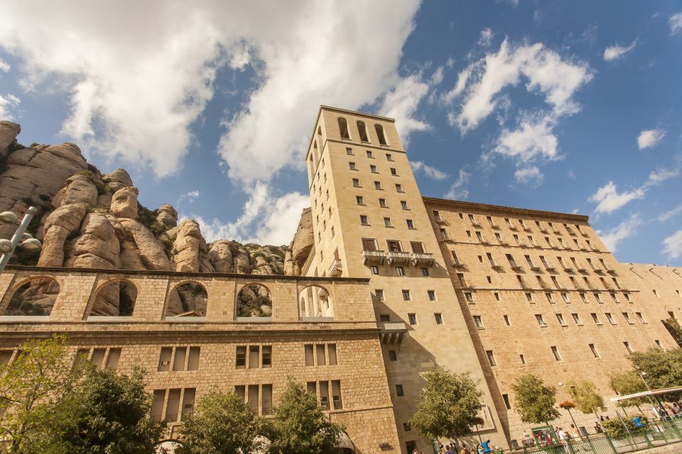 Barcelona: Montserrat with Winery Visit and Farmhouse Lunch - Montserrat monastery and Museum: what’s included, what costs extra
