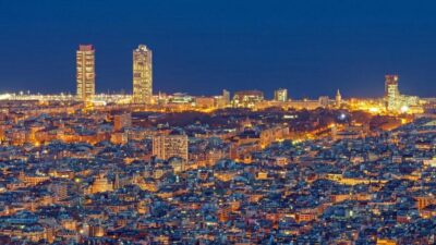 Barcelona: Night Walking Tour in the Heart of the Movida - Meeting at La Rambla 99: start where the action is