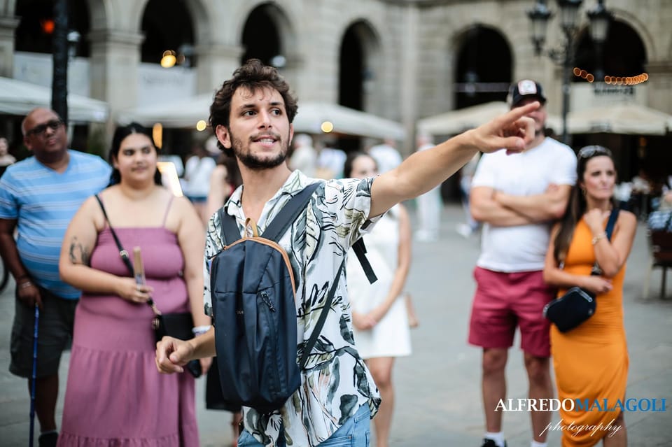 Barcelona: Old Town Guided Walking Tour - First Steps in Barcelona: Meeting at Travellers Nest Bar