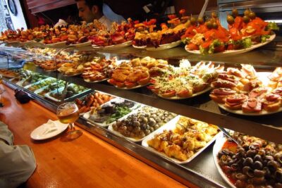 Barcelona Old Town Night Small Group Tour with Tapas & Flamenco - Gothic Quarter at night: medieval streets with fewer crowds