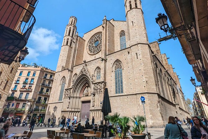 Barcelona Old Town Private Tour: Past and Present - Plaça Catalunya and the Gaudí house pair: what you’ll learn even without buying tickets