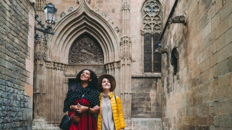 Barcelona Old Town Private Walking Tour with Local Historian - 3 hours in Old Town: the sweet spot for your first Barcelona layers