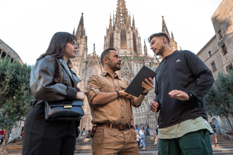 Barcelona Old Town Private Walking Tour with Local Historian - Barri de la Ribera and El Born: cobblestones, plazas, and living neighborhoods