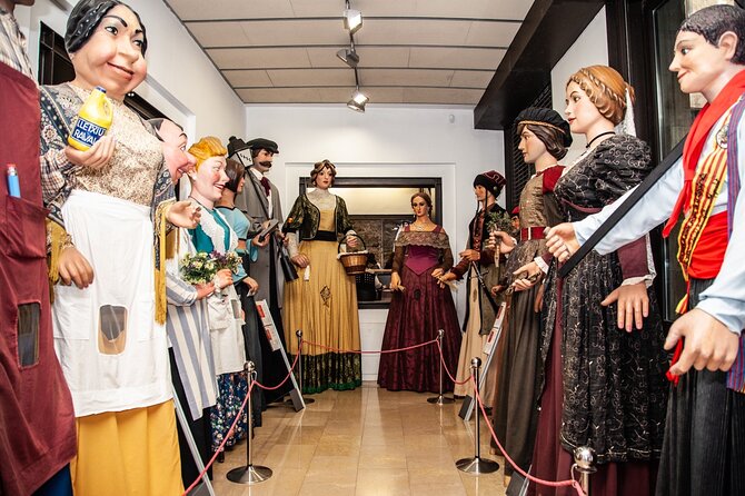 Barcelona Old Town Tour With Optional Flamenco Show - Plaça del Rei: Roman Footprints Under a Royal Name