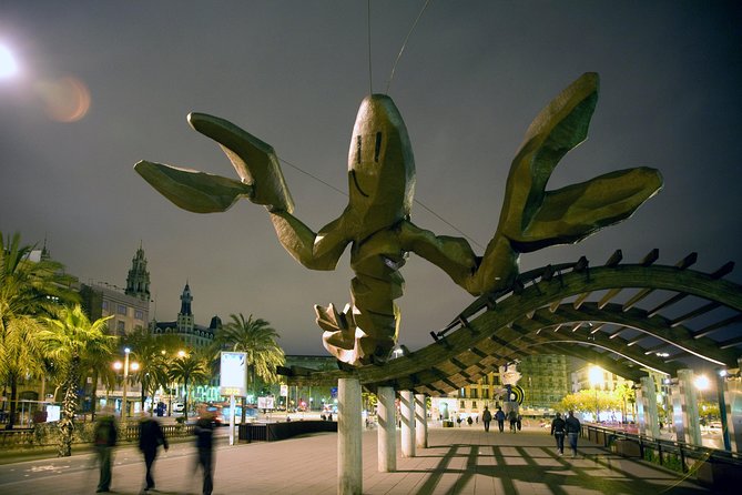 Barcelona Old Town walking tour with official guide - Placa del Rei: where Columbus was received