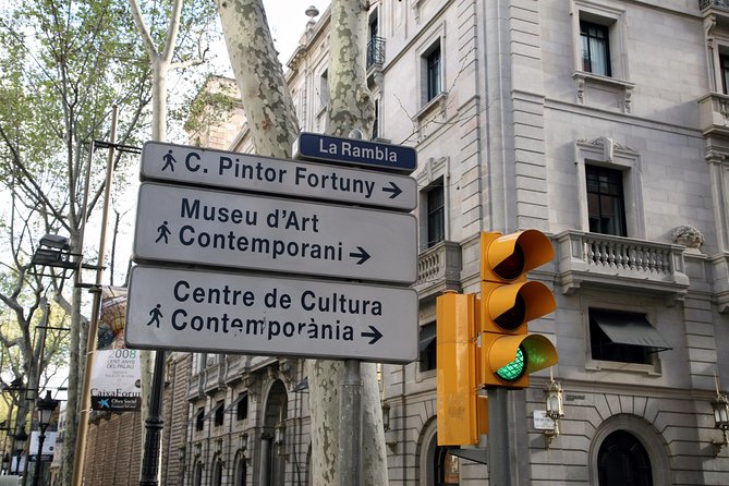 Barcelona Old Town walking tour with official guide - La Rambla and Plaça Reial: end with a plan for your evening