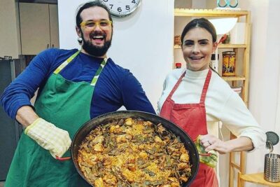 Barcelona : Paella Cooking Experience + Boqueria Market Exclusive Tour - Mercat de la Boqueria: choosing seafood for paella