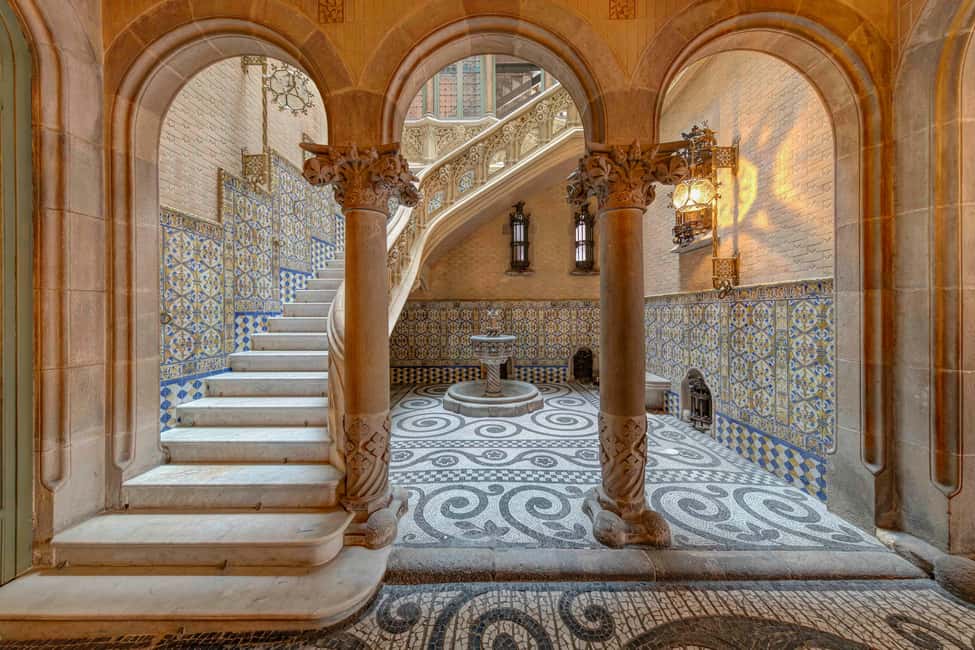 Barcelona: Palau Baró de Quadras Tickets and Guided Tour - Why this palace feels both Gothic and Islamic-influenced