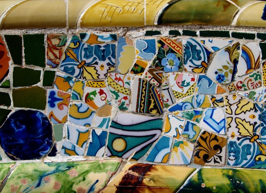 Barcelona: Park Güell Guided Tour with Fast-Track Access - Comfort, weather, and uphill walking reality