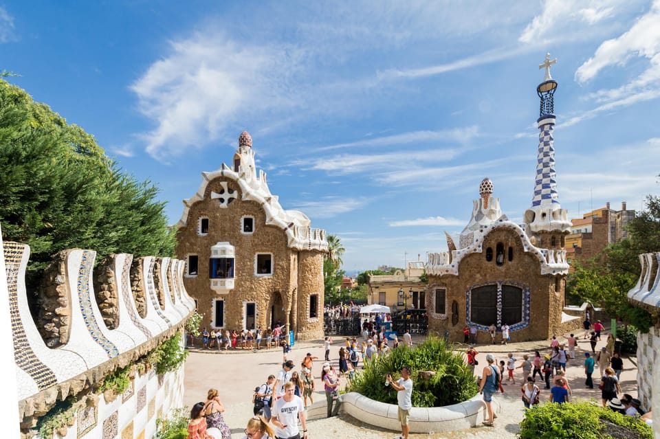Barcelona: Park Guell Guided Tour with Skip The Line Entry - Weather and group reality: what you should expect