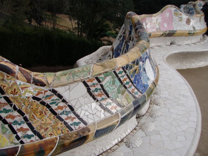 Barcelona: Park Güell & Sagrada Familia Guided Tour - Logistics Tips: Strict Entry Times, Voucher Rules, and Dress Code