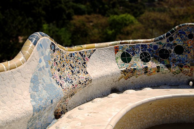 Barcelona: Park Güell Skip-the-Line Guided Tour - Guided route through Gaudí’s earthly paradise