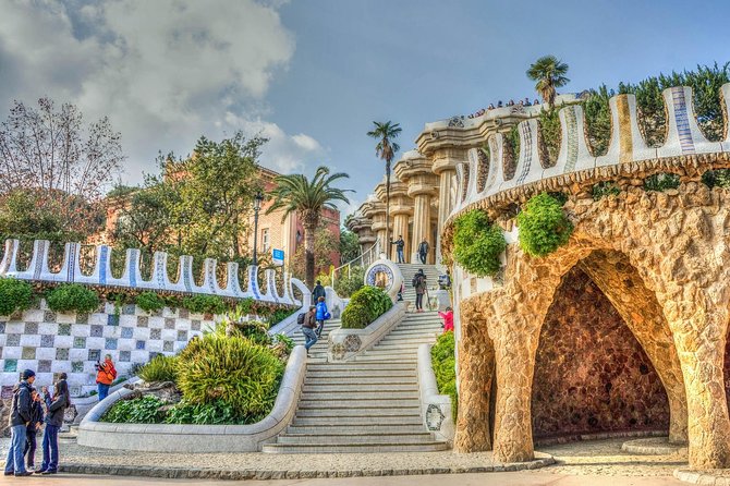 Barcelona: Park Güell Skip-the-Line Guided Tour - Optional upgrade: combining Park Güell with Sagrada Família