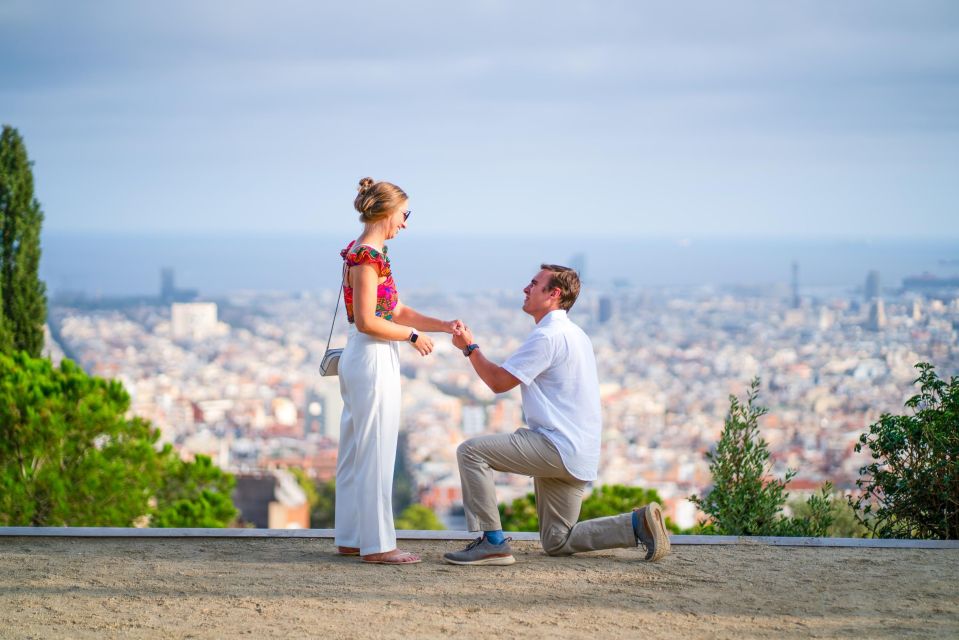 Barcelona: Personal Travel & Vacation Photographer - Meeting your photographer: private group focus, English-speaking guidance