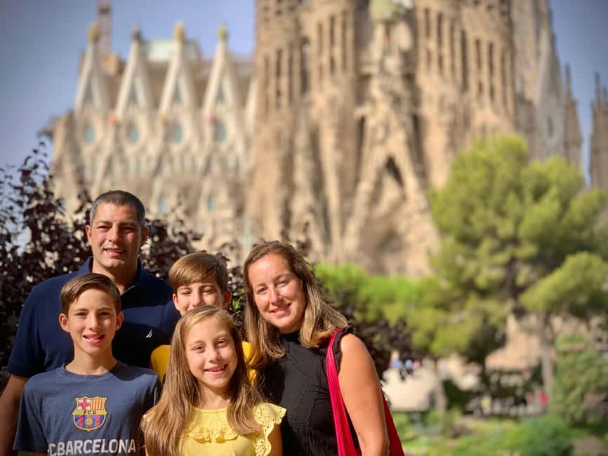 Barcelona: Phone Photography Tips & Tricks - Park & Old Town - Who should book this Barcelona phone photography class