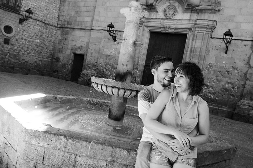 Barcelona: Photoshoot Tour Old Town - Posing Help Without Awkwardness: How the Shoot Really Feels
