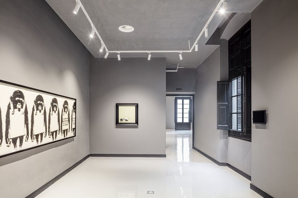 Barcelona: Picasso Museum Tour with Moco Museum Ticket - Picasso Museum in five palaces: why the building matters