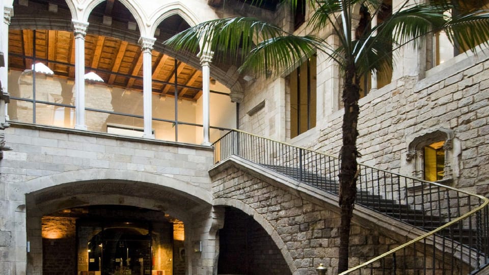 Barcelona: Picasso Walking Tour with Picasso Museum Tickets - Getting from street briefing to museum doors
