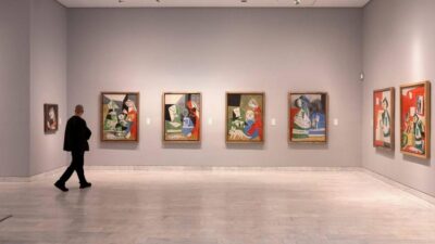 Barcelona: Picasso Walking Tour with Picasso Museum Tickets - What you actually see: early works, Blue Period, Rose Period