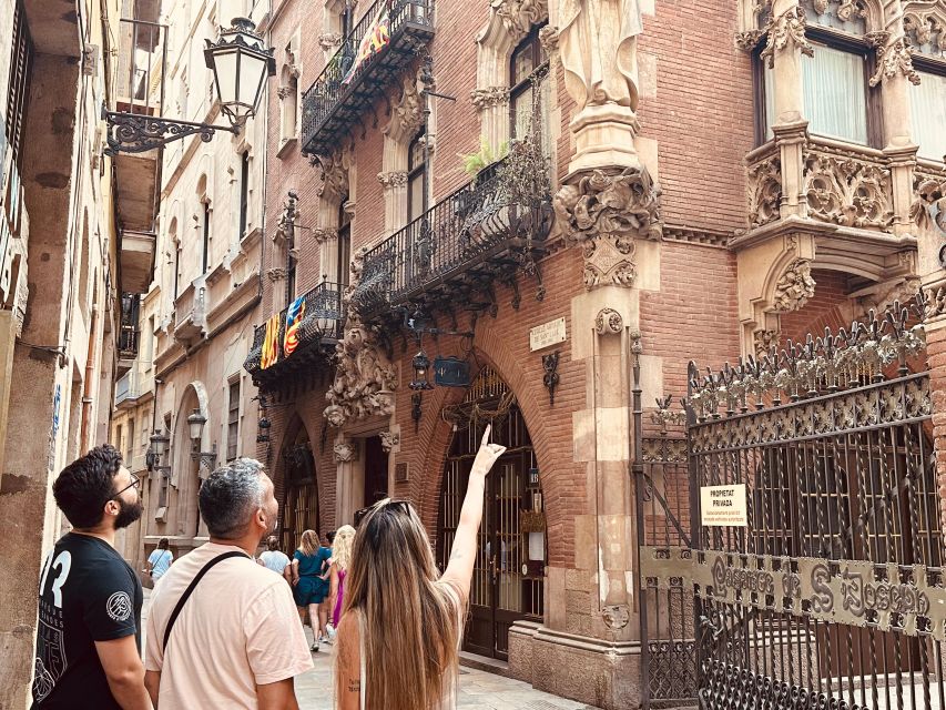 Barcelona: Picasso's Barcelona & Picasso Museum Walking Tour - How the Guide Connects Street Life to Picasso’s Blue, Rose, and Cubist Phases
