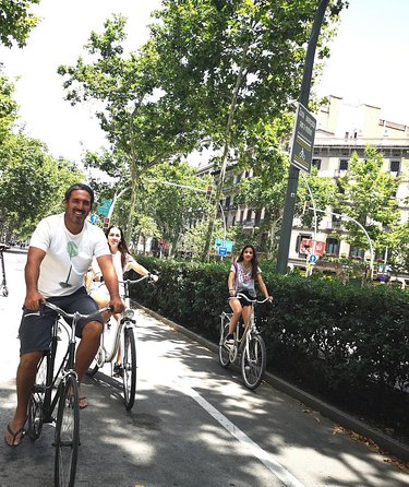 Barcelona: Private Bike/eBike Tour & Sagrada Familia Tickets - The Gaudí trio: Casa Milà, Casa Batlló, and what to actually notice
