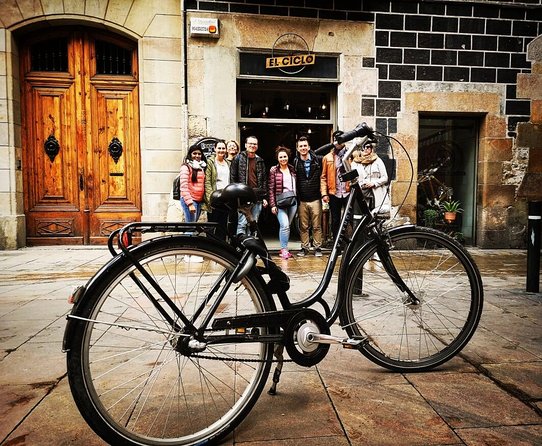 Barcelona: Private Bike/eBike Tour & Sagrada Familia Tickets - Plaza Catalunya and the Cathedral-to-Sea route: history without the slog