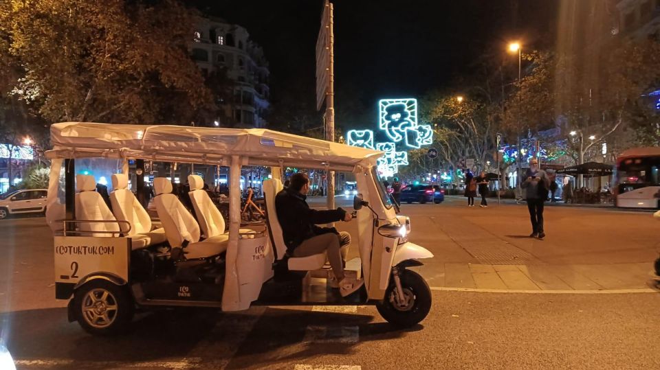 Barcelona: Private Christmas Lights Tour by Eco Tuk Tuk - Plaça de Catalunya and Plaça d’Urquinaona: Where the Night Turns Practical
