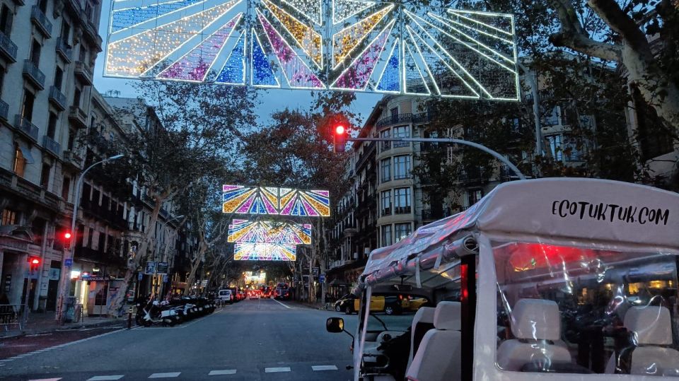 Barcelona: Private Christmas Lights Tour by Eco Tuk Tuk - Guides, Language, and the Value of Insider Festive Tips