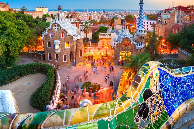 Barcelona Private City Tour (Top Attractions + Pick-up) - Mercat de la Boqueria and La Rambla: local flavor breaks