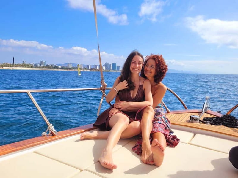 Barcelona: Private Classic Yacht Tour with Drinks - Time, Pace, and What You Should Bring