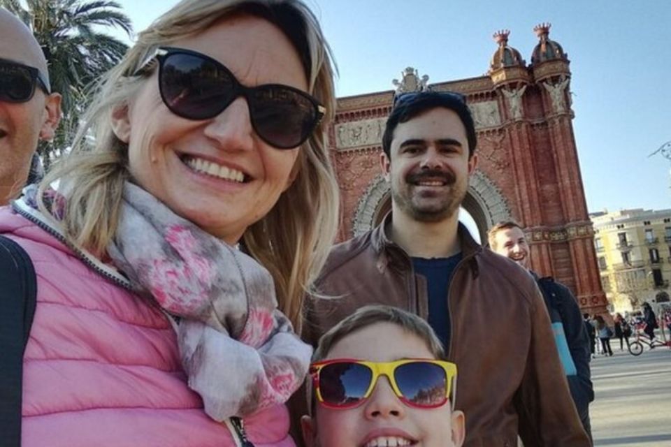 Barcelona: Private custom tour with a local guide - Languages and communication: choosing the right match