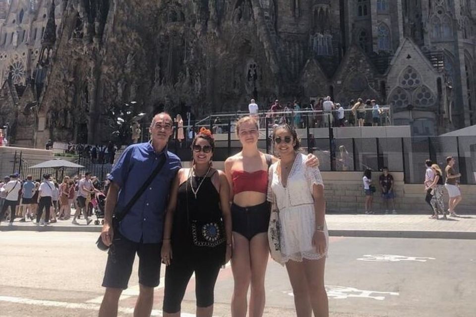 Barcelona: Private custom tour with a local guide - Hotel pickup, pacing, and the 2–8 hour sweet spot