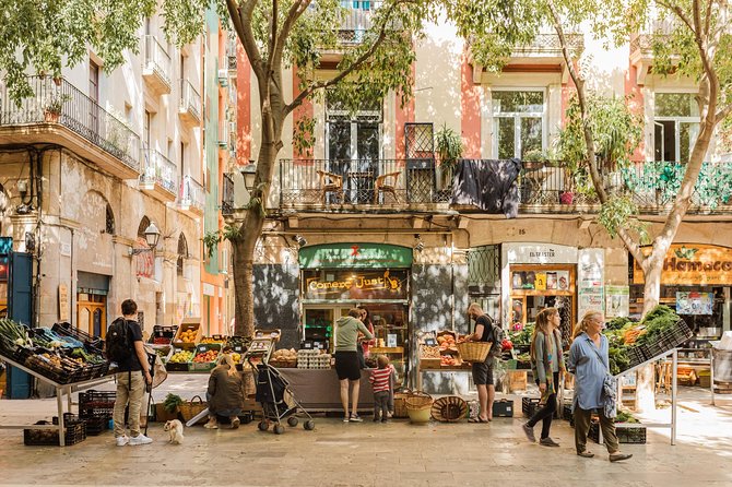 Barcelona Private Custom Tour with a Local, Icons & Hidden Gems - Guides and what the best ones do for you